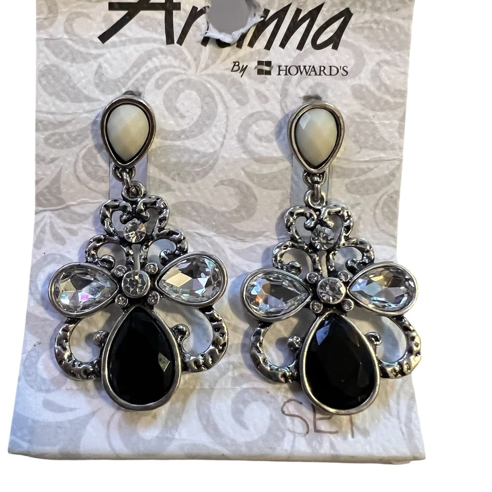 New, Areanna by Howard’s necklace set. Silver-toned metal design. Up to 22”long. - Picture 5 of 6